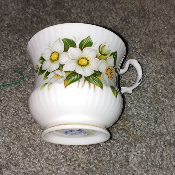 VINTAGE Royal Dover Bone China Teacup & Saucer Dogwoods w Gold Trim England - Picture 5 of 9